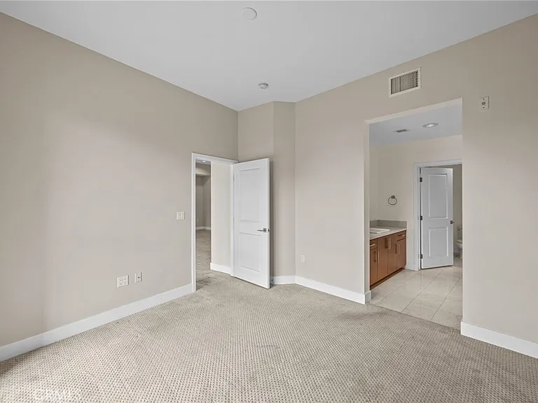 402 Rockefeller #305 — Photo 13