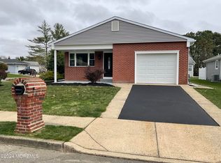201 Torrey Pines Dr, Toms River, NJ 08757