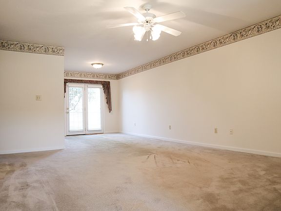 3rd image of 1048 E Crown Pointe Blvd