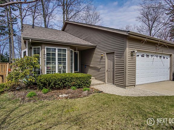 3rd image of 736 Mapleway Dr