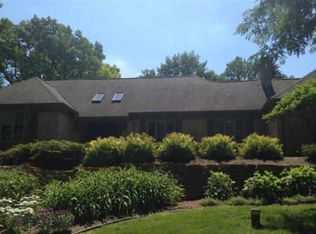 341 Abbey Wood Dr, Rochester, MI 48306