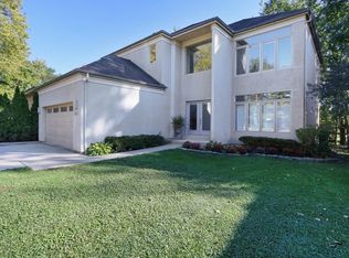 962 Half Day Rd, Highland Park, IL 60035