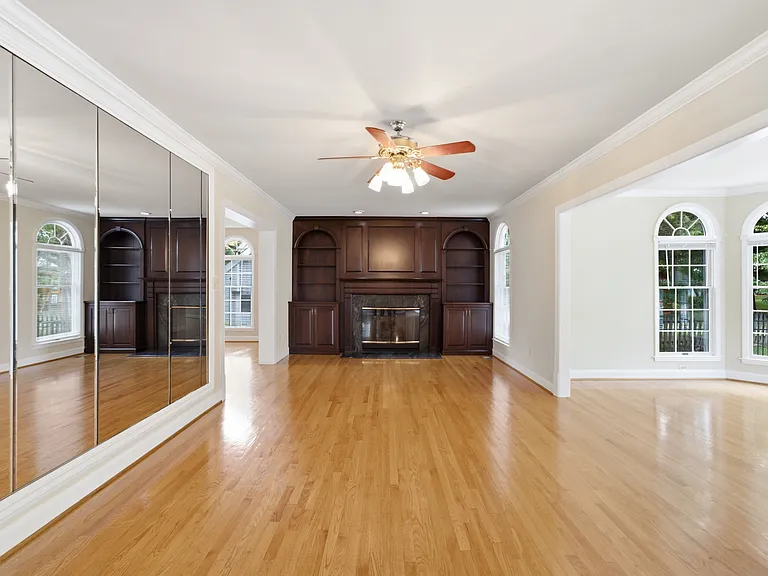 2725 Oldewood Dr — Photo 4