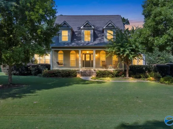 1235 Peninsula Dr, Scottsboro, AL 35769