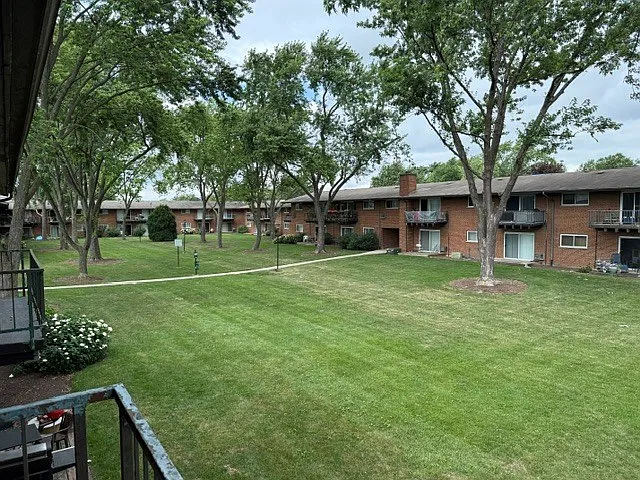 1900 W Knightsbridge Dr #1A — Photo 6