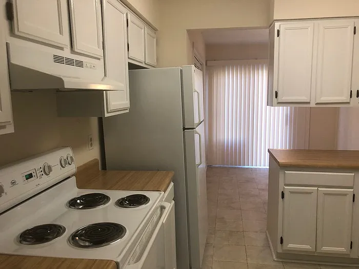 4101 Five Oaks Dr — Photo 6