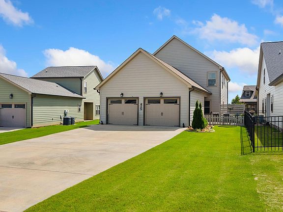 3rd image of 415 Tuscany Village Dr