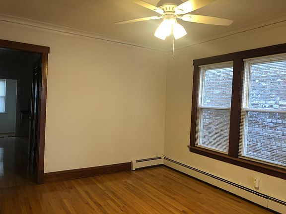 4th image of 3833 N Sacramento Ave #2