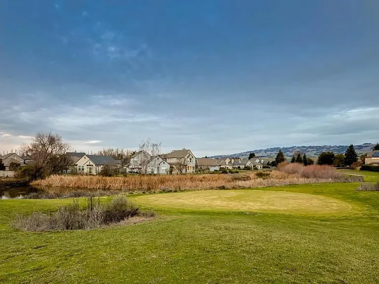 2147 Falcon Ridge Dr — Photo 26