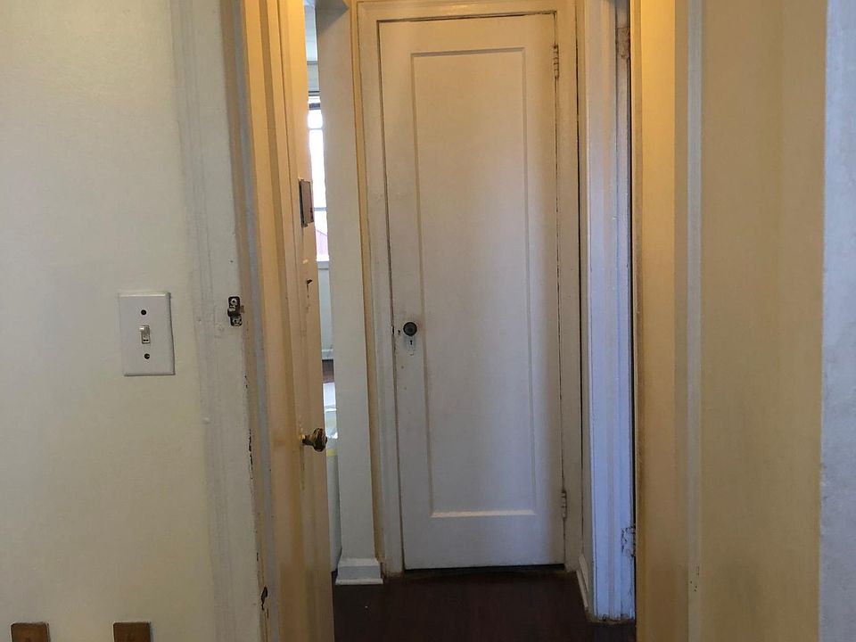 1st image of 3109 W 2nd St