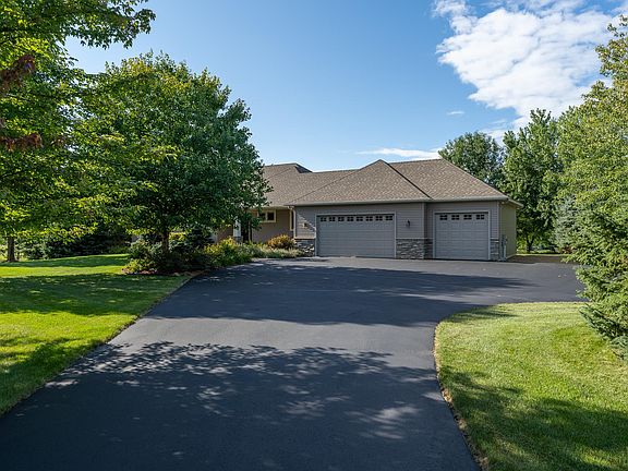 3rd image of 6646 Odell Ave S