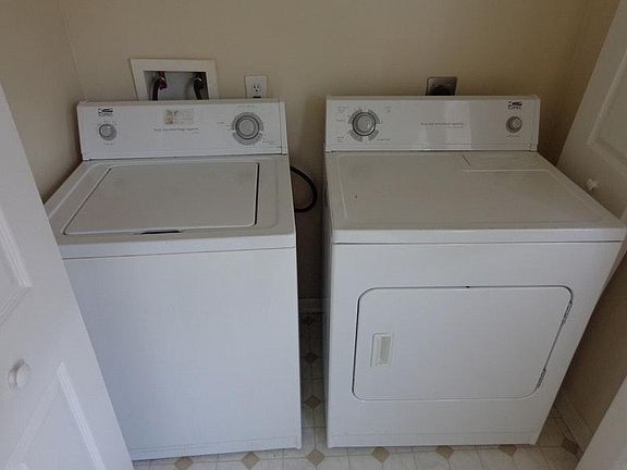 5th image of 916 Kingsbury Dr APT D