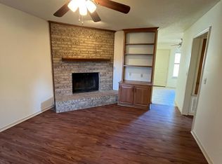 2932 N Susan Carol Ln, Fayetteville, AR 72703