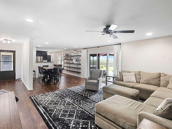 4th image of 1200 Prairie Estate Dr