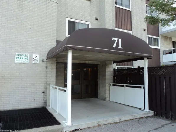 71 Vanier Dr #110, Kitchener, ON N2C 1J4