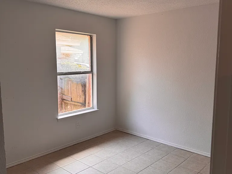 3752 Brett Dr — Photo 2