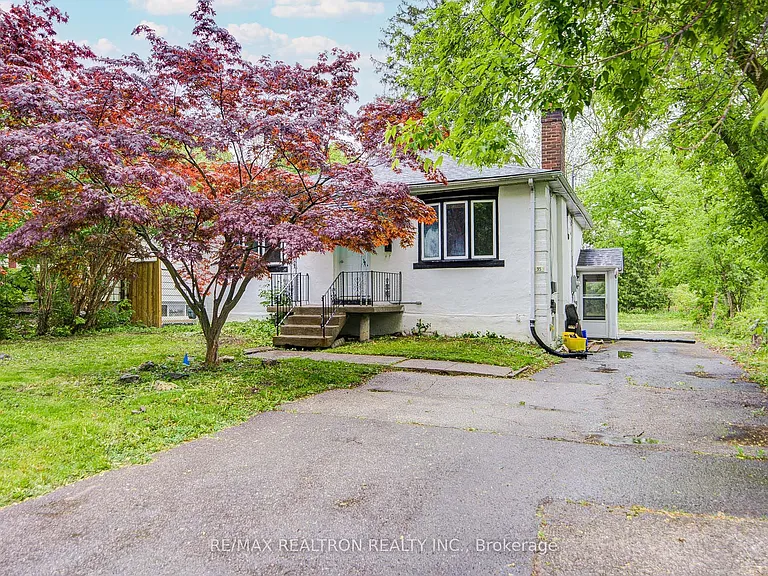 95 Roseview Ave — Photo 2