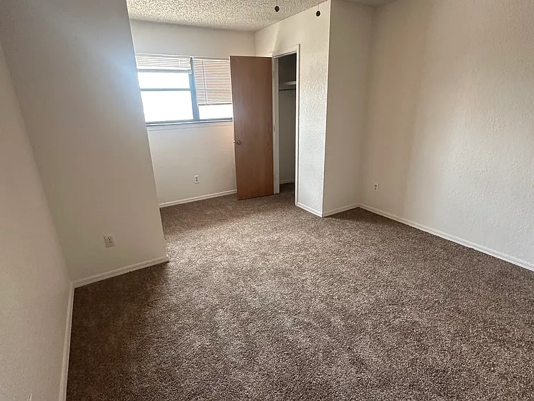 1320 N Rockwell Ave #K — Photo 12