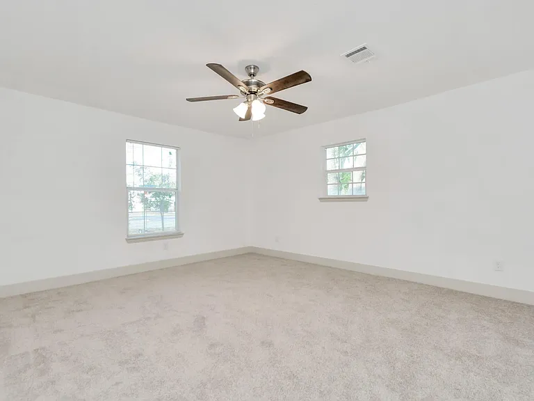 1501 Maiden Ln — Photo 17