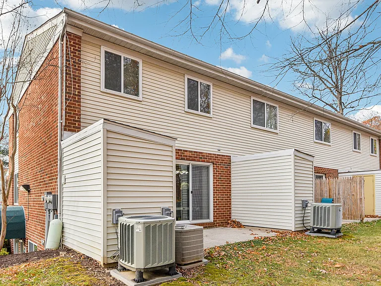 Howard Hills Rental Townhomes and Duplexes — Photo 6