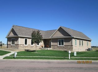 1210 Robert Jones Trl, Elk Point, SD 57025