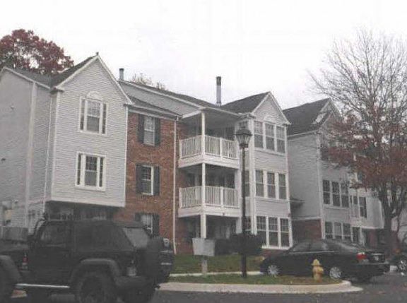 2nd image of 903 Woodbridge Ct Unit G