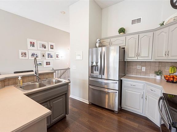 4th image of 8544 N Ava Ave