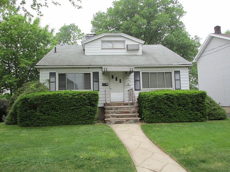 1st image of 111 Crestwood Ave