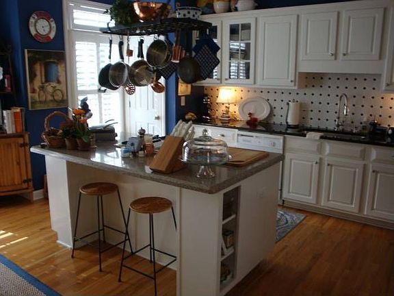 Large Kitchen with island