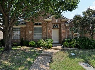 8634 Woodcreek Dr, Irving, TX 75063