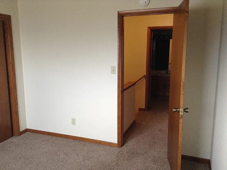 717 Ridgewood Dr — Photo 14
