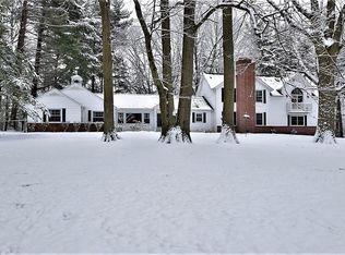 33885 Country View Ln, Solon, OH 44139