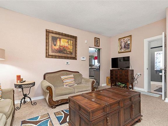 5th image of 828 Ann Ave