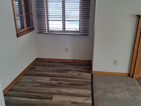 Breakfast nook/dining area