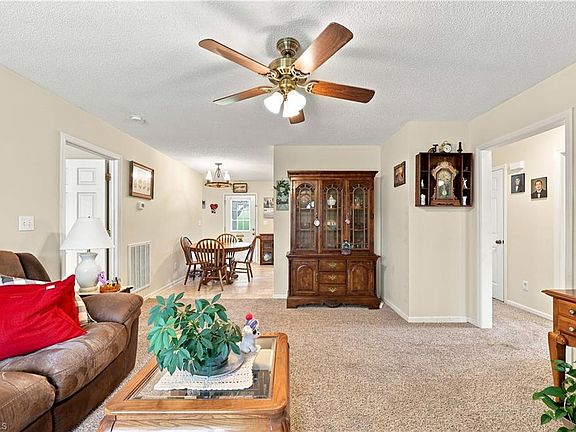 3rd image of 482 Moser Rd