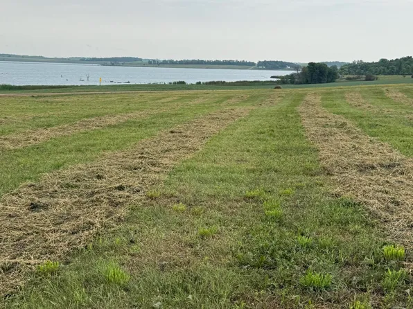 7656 Highview Dr, Waubay, SD 57273