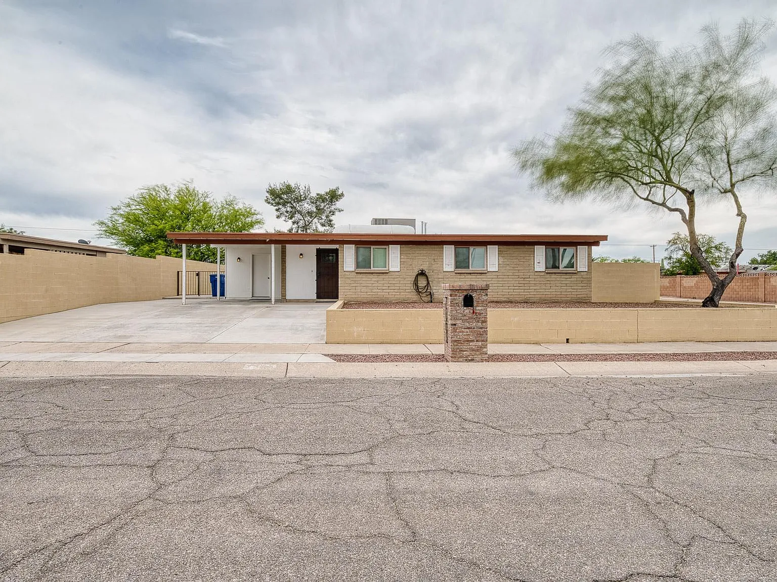 7000 E Brooks Dr — Photo 1