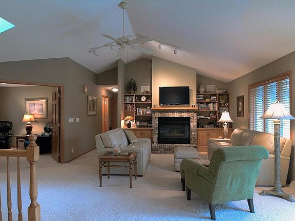 4th image of 331 Larkspur Ln E