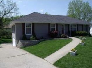 7016 N Winan Ave, Parkville, MO 64152