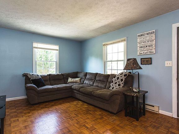 4th image of 49 Kingswood Ct