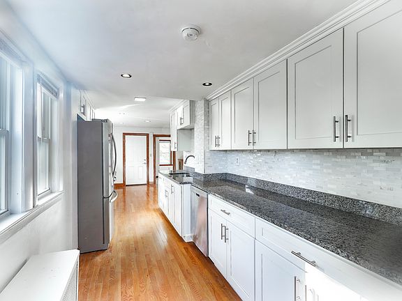 4th image of 12 Rich St #1