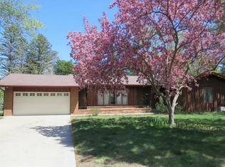 936 York Ave NW, Elk River, MN 55330