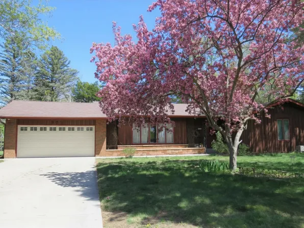 936 York Ave NW, Elk River, MN 55330
