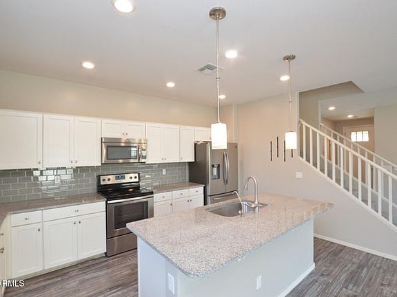4th image of 214 E Bluejay Dr