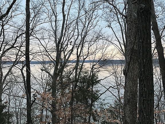 3rd image of 553 Shore Dr
