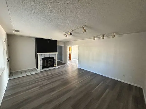 3 bed, 1.5 bath, 1665 sqft, $2,200 — Photo 2