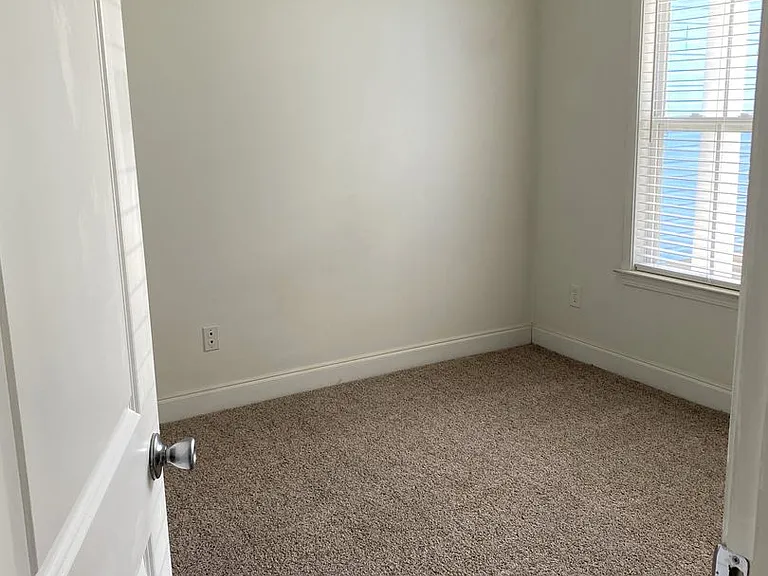 129 S Palm Dr — Photo 12