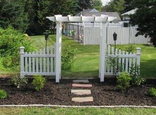 100 E Main St, Hopkinton, MA 01748