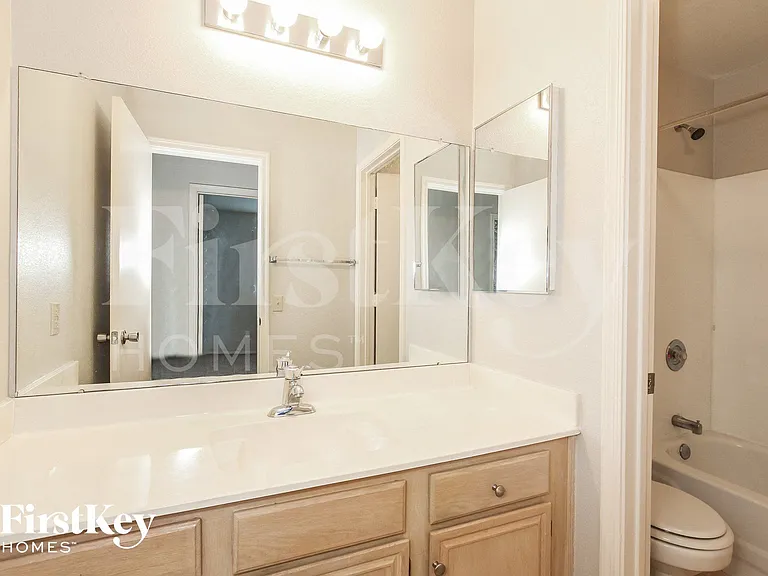 8420 W Wethersfield Rd — Photo 13