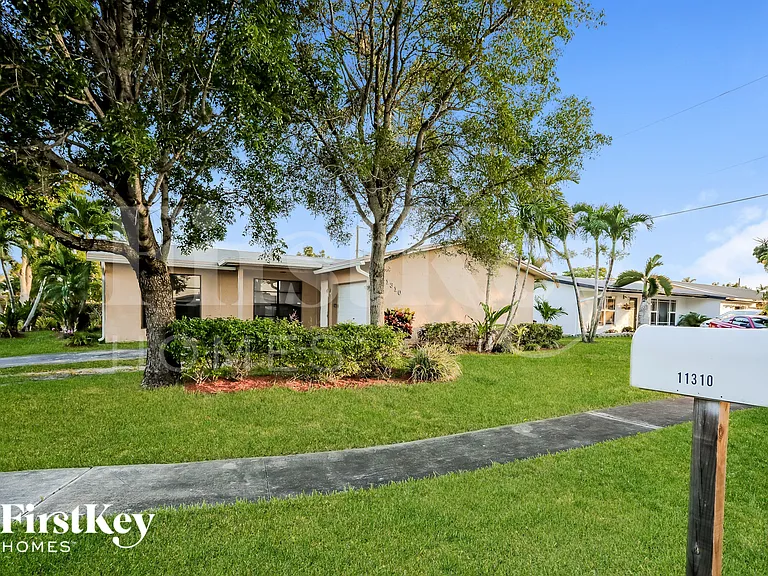 11310 NW 38th Pl — Photo 2